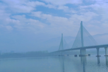 迷雾春江