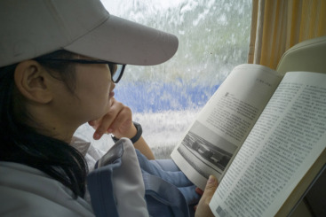 旅途墨香-3-窗外暴雨如注，车内神游其中