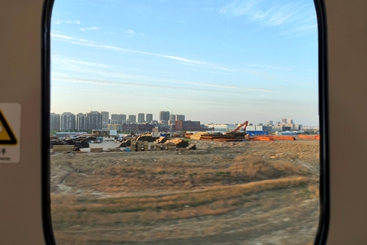 《高铁窗外》