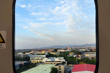 《高铁窗外》
