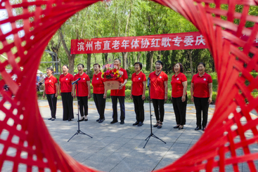 唱支红歌给党听（组图3）