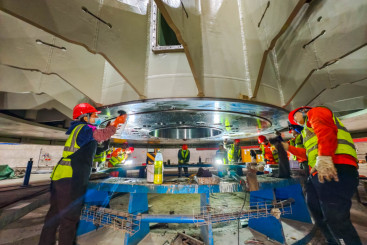 广西大藤峡水利枢纽中国最大的轴流转桨式水轮发电机组建设安装