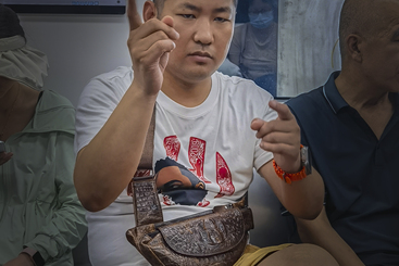 地铁上的无声语言交流1