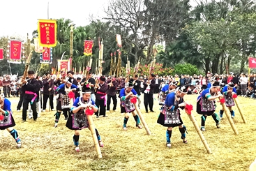 《欢快的踩堂舞》
