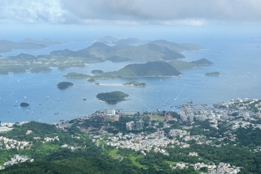 马鞍山脊上的海景
