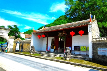 《莫土司衙署大门》