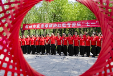 唱支红歌给党听（组图2）