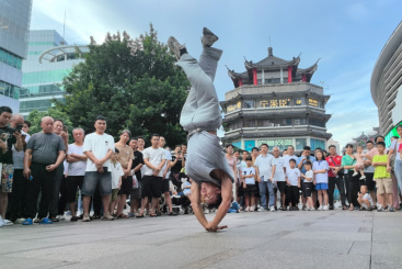 《东门直播》