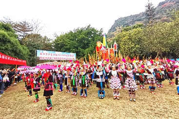 《向观众致礼》