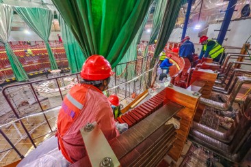 广西大藤峡水利枢纽中国最大的轴流转桨式水轮发电机组建设安装