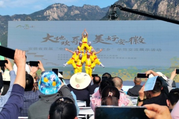 热闹的非遗展演——歙县叠罗汉1
