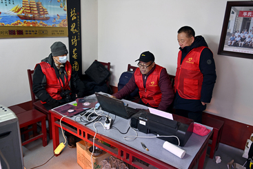 摄影志愿者走进乡村为老人免费拍照3