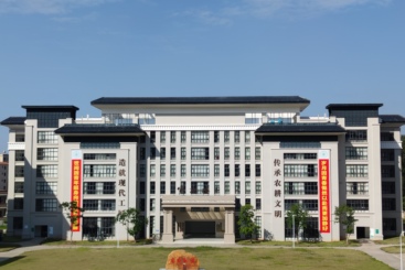 《正午教堂》