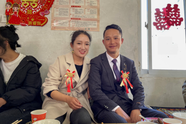操场上的藏家婚宴