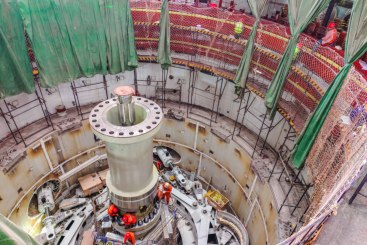 广西大藤峡水利枢纽中国最大的轴流转桨式水轮发电机组建设安装