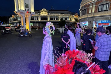 泉州簪花行（组照7-7）