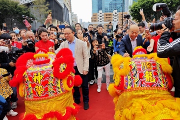 《龙腾狮舞迎新春》1