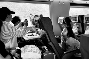 《人在旅途》组图01