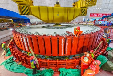 广西大藤峡水利枢纽中国最大的轴流转桨式水轮发电机组建设安装