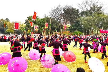 《欢快的踩堂舞》