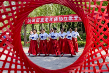 唱支红歌给党听（组图4）