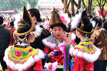 《进场之前补补妆》