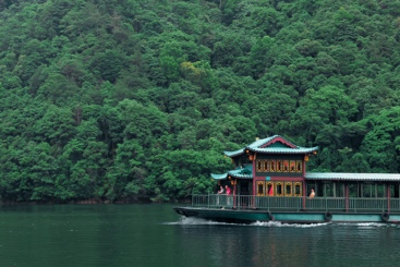 轻舟已过万重山