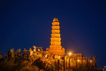 光影交织  迷人夏夜