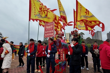 等待入场