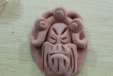 制作潮剧脸谱泥塑