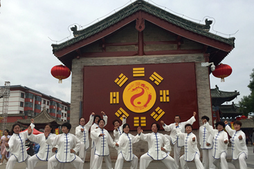 Z37604-6-277263-139****7242-《伏羲城里耍太极》甘肃省天水市秦州区，作者：杨有生，139****0716 ，华为p30手机，拍摄于天水伏羲庙 （3）.JPG