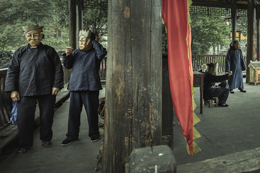 台前幕后