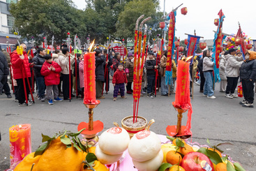 春节迎太公祈福_7摆起香案