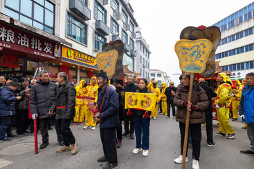 春节迎太公祈福_3木扇木牌紧随