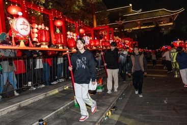 Z38238-2-277263-138****6558-4.板凳龙的龙身依次入场。.jpg