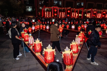 Z38238-2-277263-138****6558-6.板凳龙摆出菱形图案。.jpg
