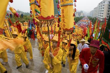 3.万人空巷迎马仙.jpg