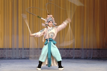 弓步舞双枪