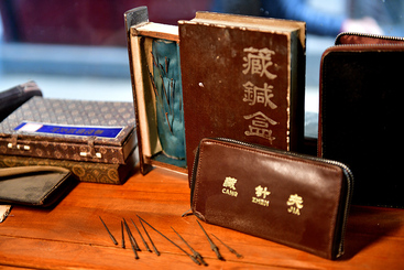 Z37564-1-277263-137****8110-上世纪的藏针盒和藏针夹.jpg