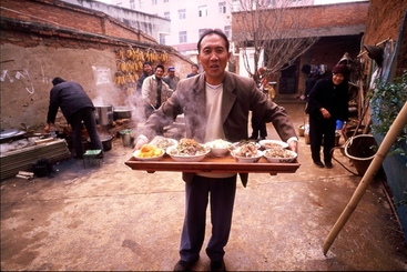 3、年猪饭-昆明年猪饭的“八大碗”