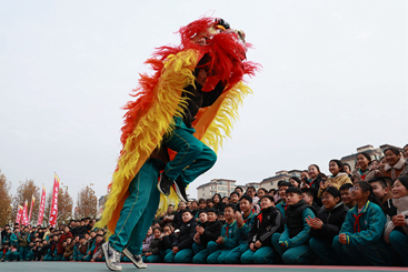 Z5408-1-277263-135****5792-2024年12月9日，河南省安阳市内黄县飞翔学校学生在表演舞狮。.jpg