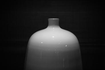 图二摆放在龙泉青瓷展馆内的作品.jpg