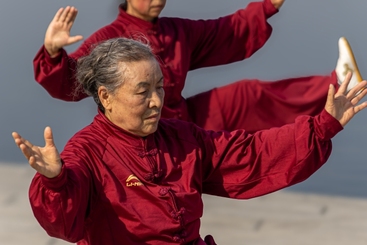 打太极拳的老人1