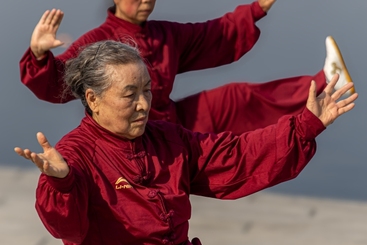 打太极拳的老人1