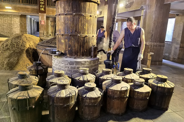 Z37824-5-277263-181****3750-《国家级非遗：梦之兰手工酿酒工艺》（组照06）.jpg