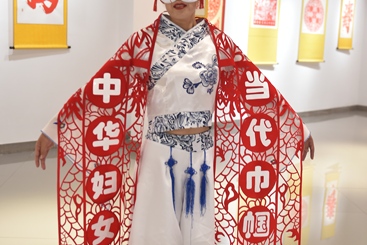 红韵翩跹