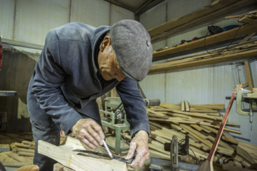 冬不拉手工制作传承人---叶尔肯