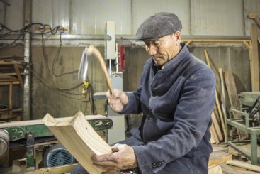 冬不拉手工制作传承人---叶尔肯