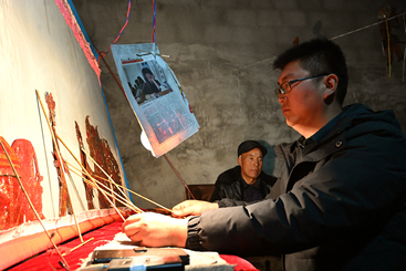 Z37996-3-277263-138****5988-图四儿子马亚龙已成为第二代传承人.jpg