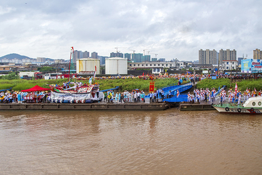 Z38074-1-277263-138****6623-06《送大暑船下水之前进行码头祭祀》.jpg